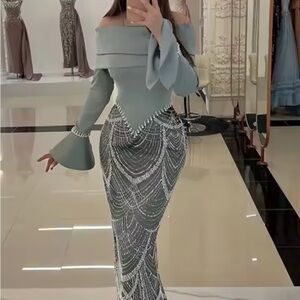 Elegant Off-Shoulder Blue/Green Dress